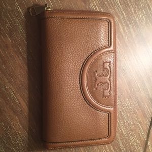 Tory Burch wallet